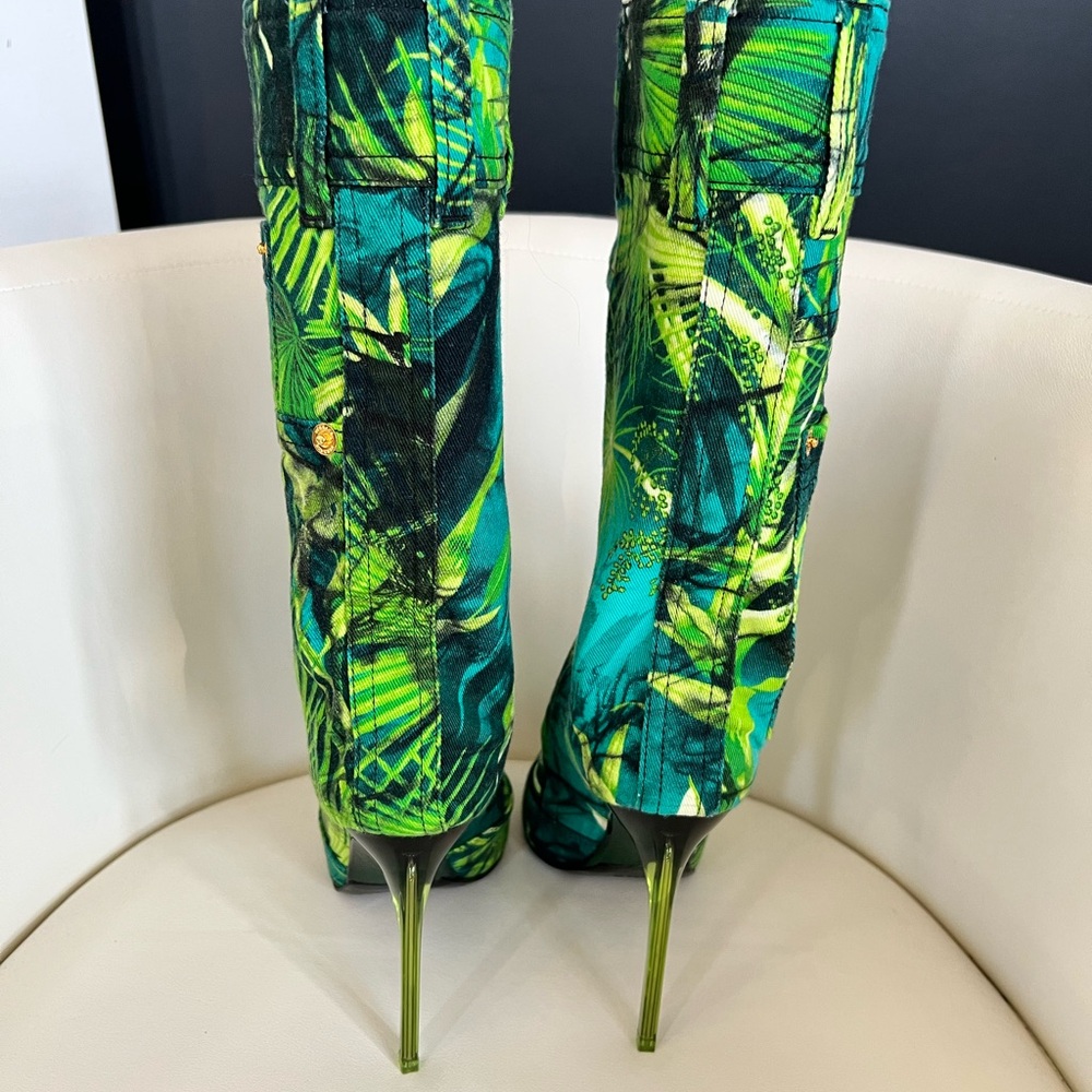 ☘️VERSACE Jungle Print Cloth Boots☘️ - Picture 2 of 7